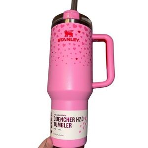 ⭐️Stanley 40 oz Stainless Steel H2.0
Flowstate Quencher Tumbler -Cosmo Pink⭐️